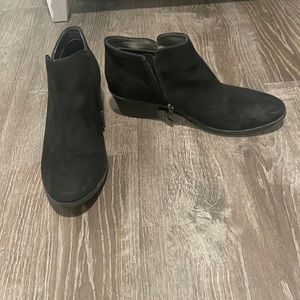 SIZE 10 SHORT BLACK BOOTIES